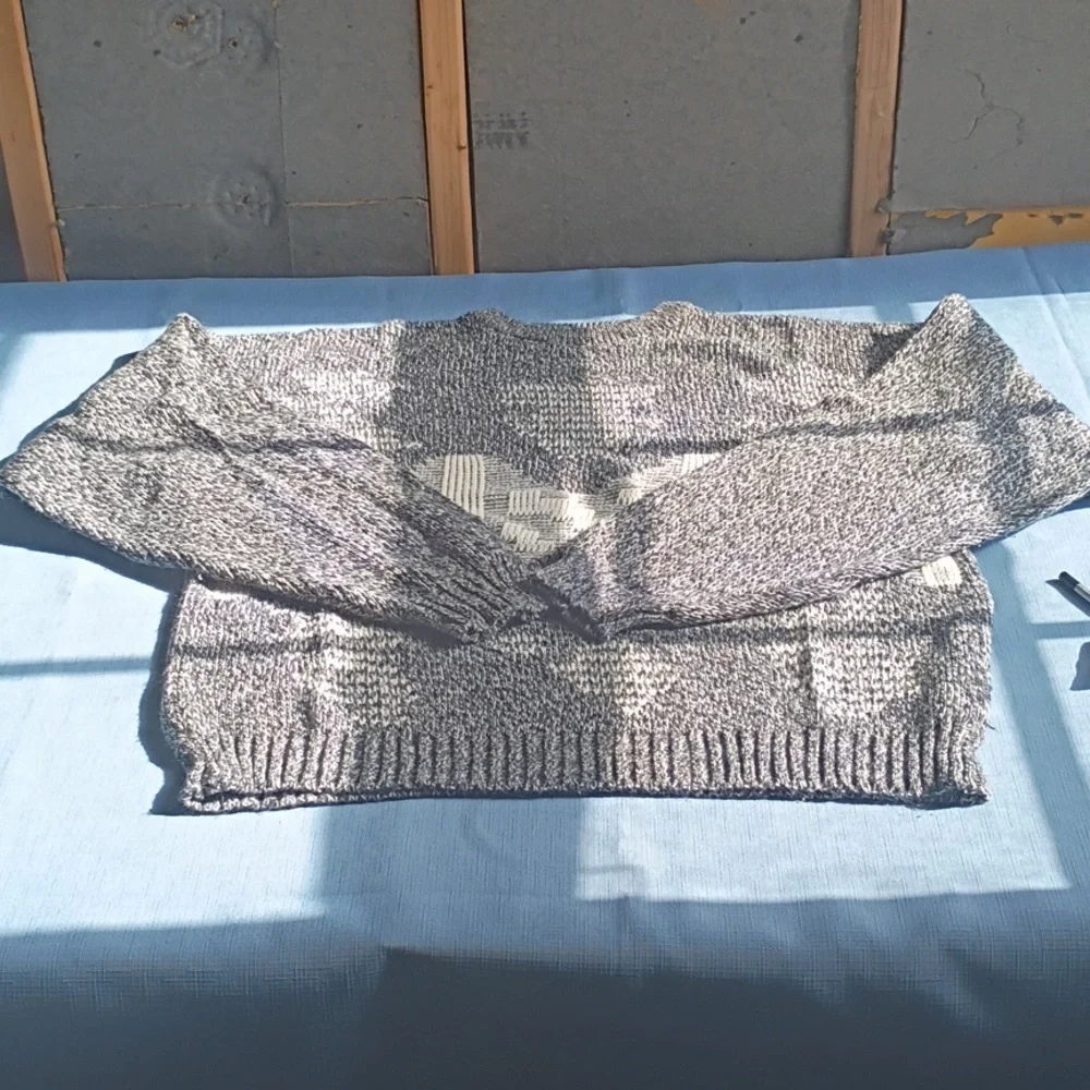 Men's Classic Gray and White Crewneck Sweater